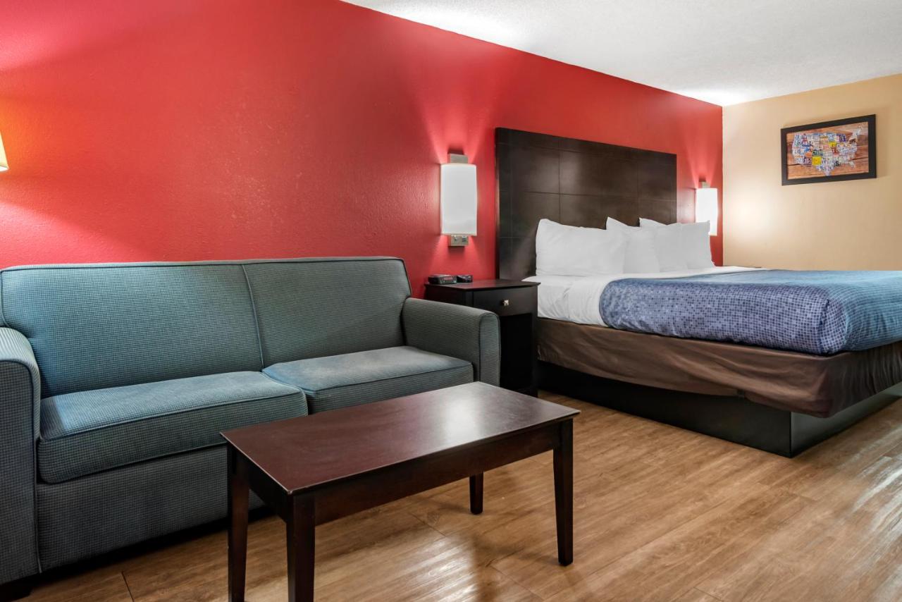King Room - Non-Smoking at Econo Lodge Oxford near Choccolocco Park