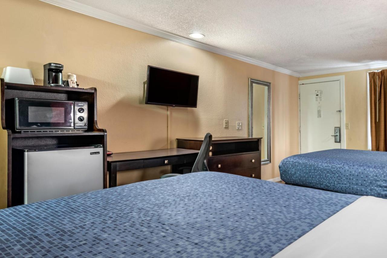 Standard Double Room with Two Double Beds- Smoking at Econo Lodge Oxford near Choccolocco Park