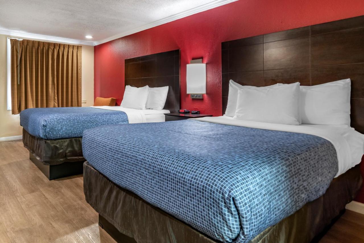 Standard Double Room with Two Double Beds- Smoking at Econo Lodge Oxford near Choccolocco Park