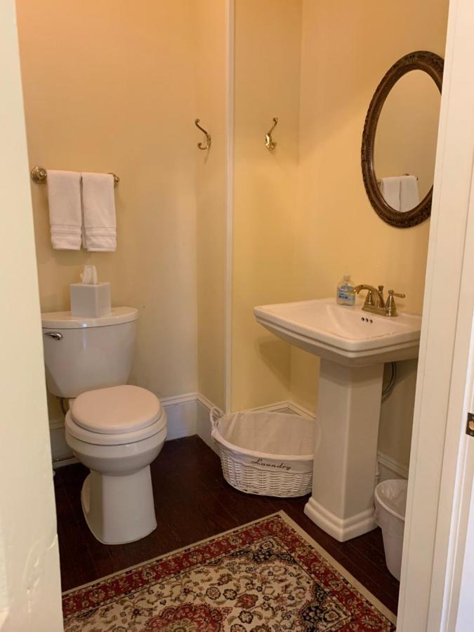 | 1872 Denham Inn
