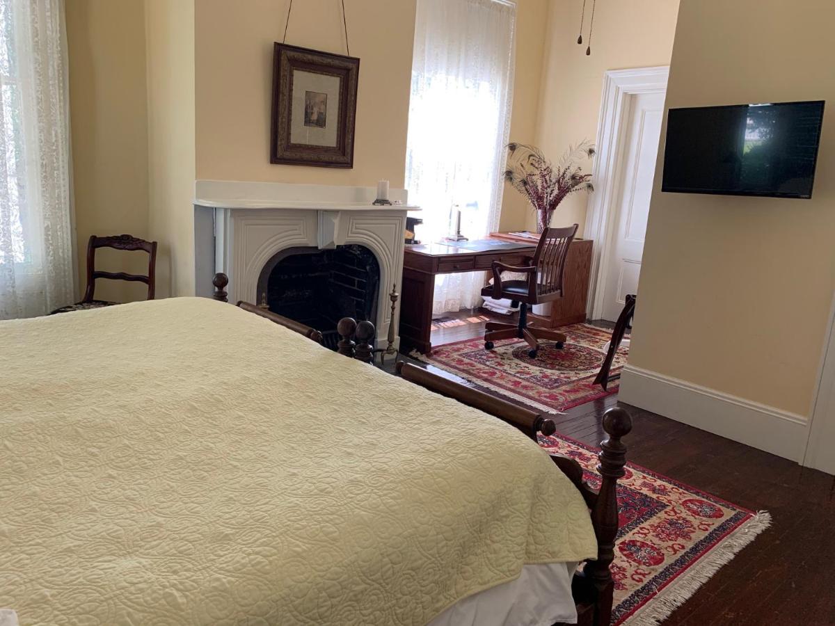 | 1872 Denham Inn