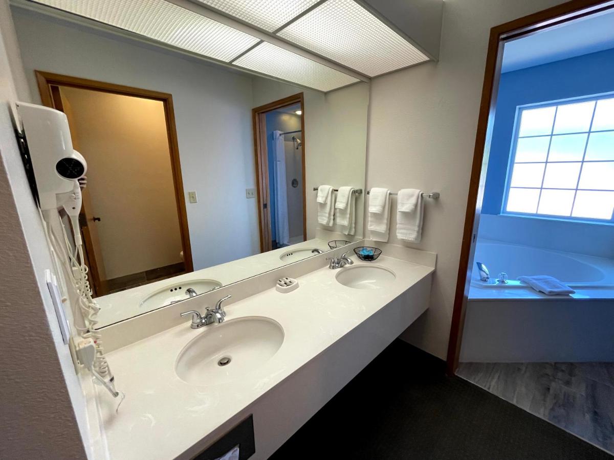 | Fidalgo Country Inn