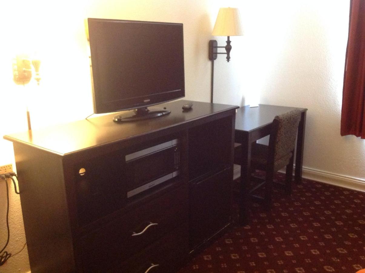 King Room - Non-Smoking at Days Inn by Wyndham Lake Village