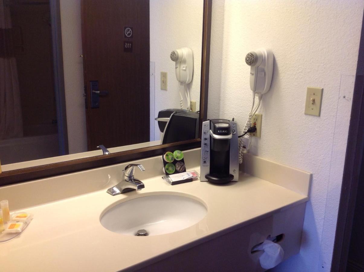 King Room - Non-Smoking at Days Inn by Wyndham Lake Village