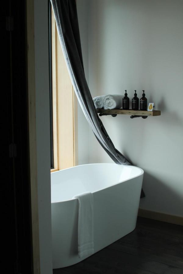 | Bowline Hotel