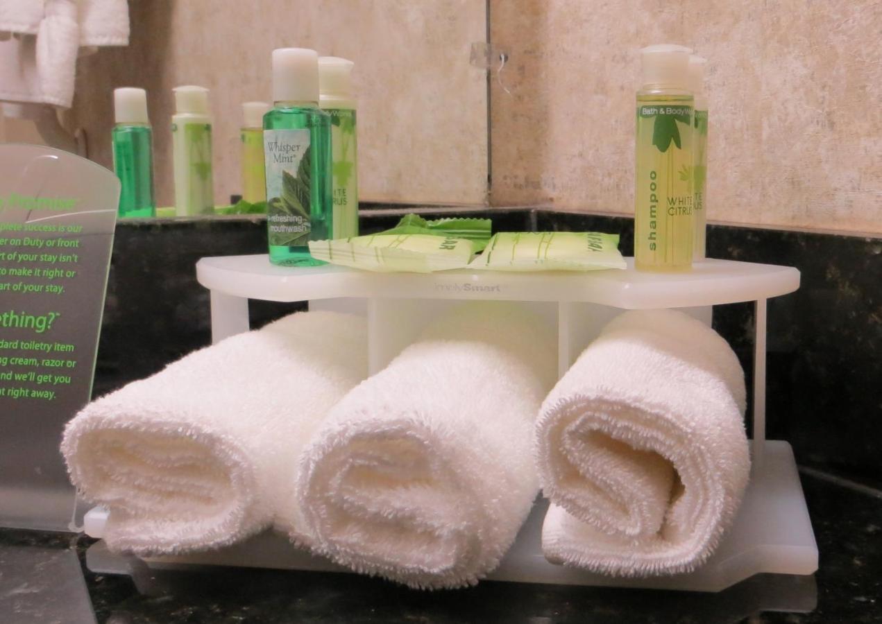 | Holiday Inn Express Fort Bragg, an IHG Hotel