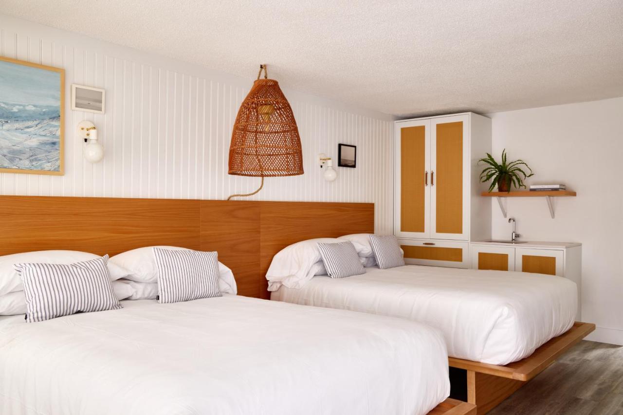 Queen Room at Parker Beach Lodge