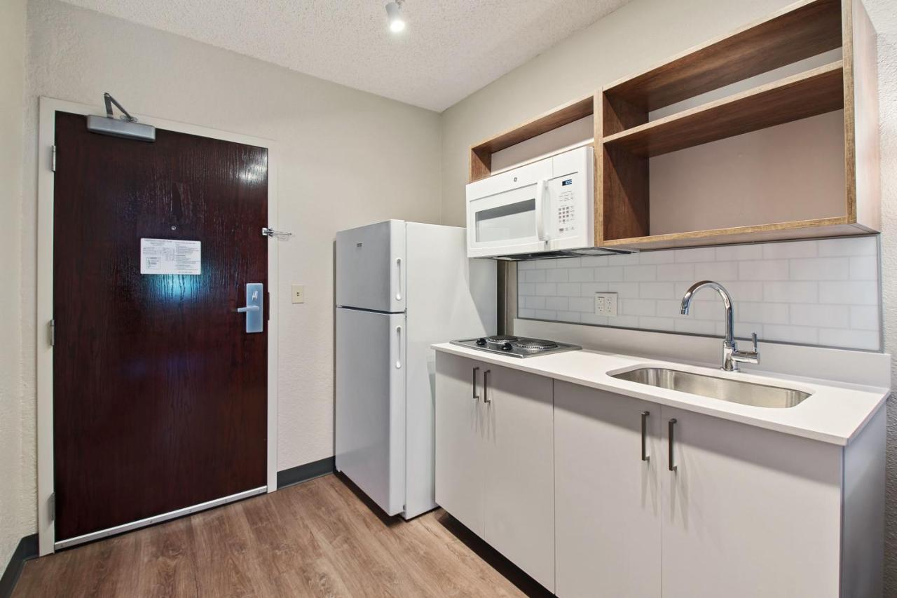 Premium Queen Studio - Non-Smoking at Extended Stay America Suites Boston Burlington