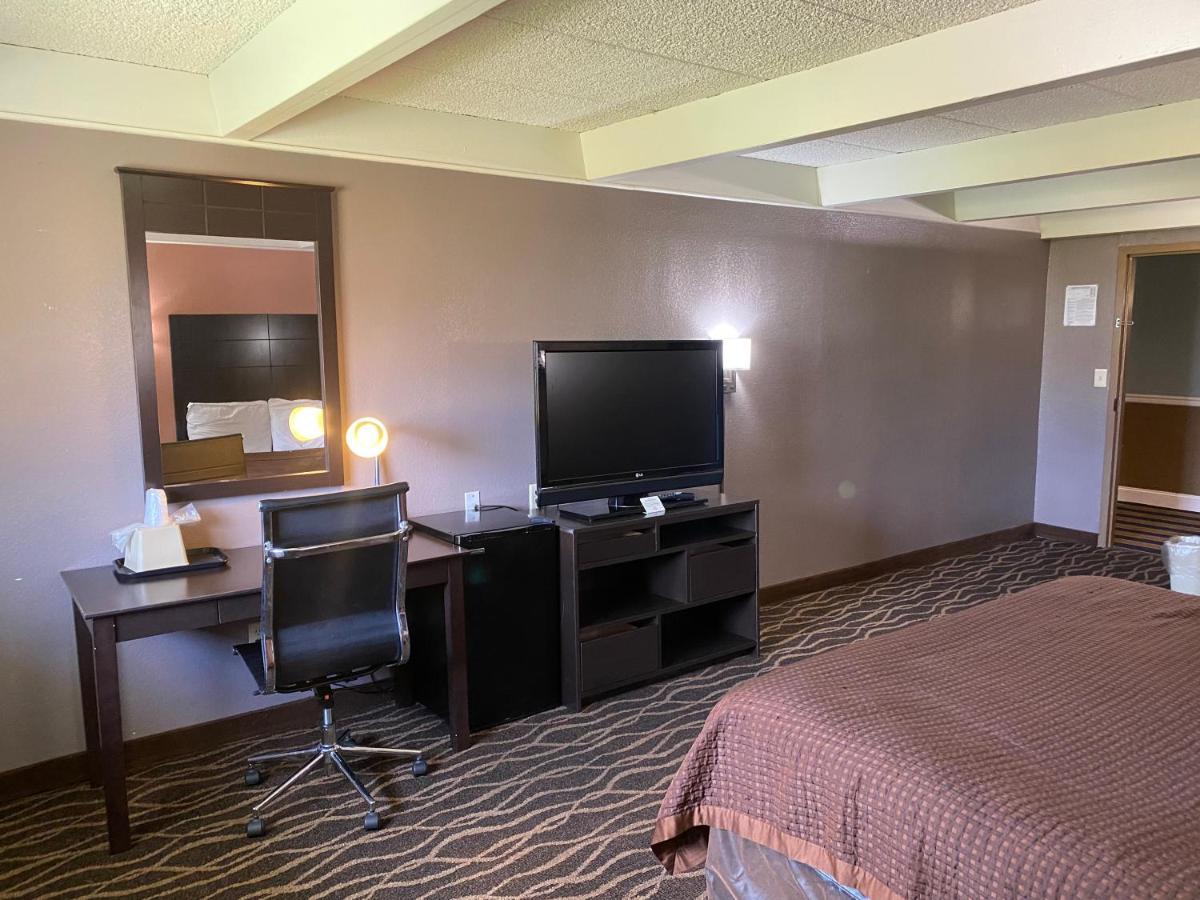 Superior King Suite at Economy Inn North Randall