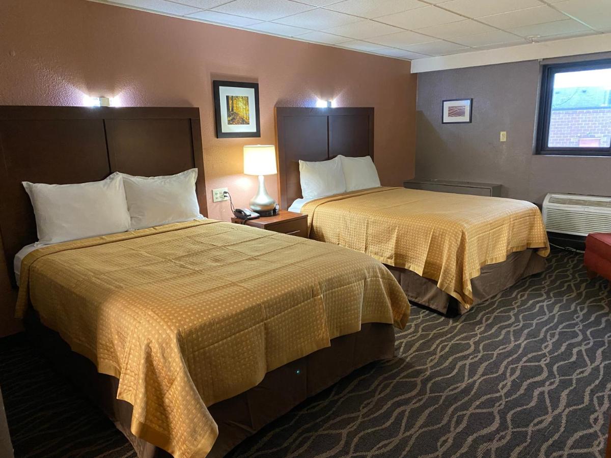 Deluxe Double Room at Economy Inn North Randall