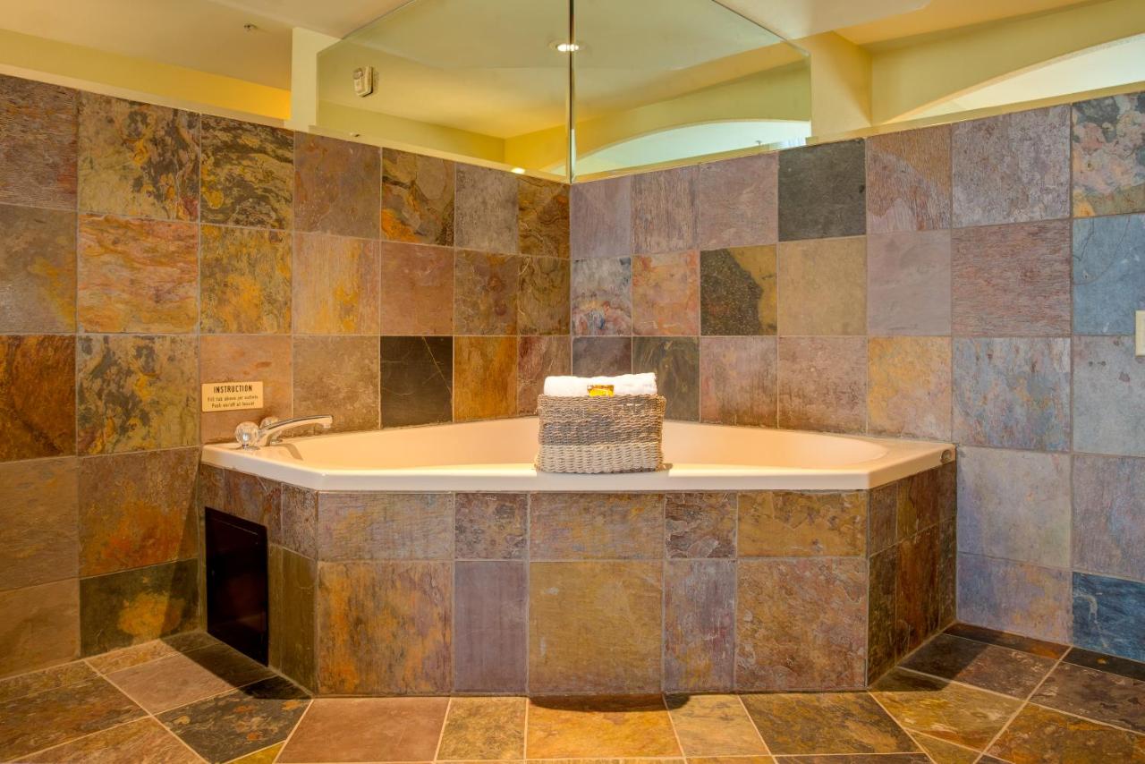 King Room with Spa Bath - Non-Smoking at Best Western Plus Ellensburg Hotel