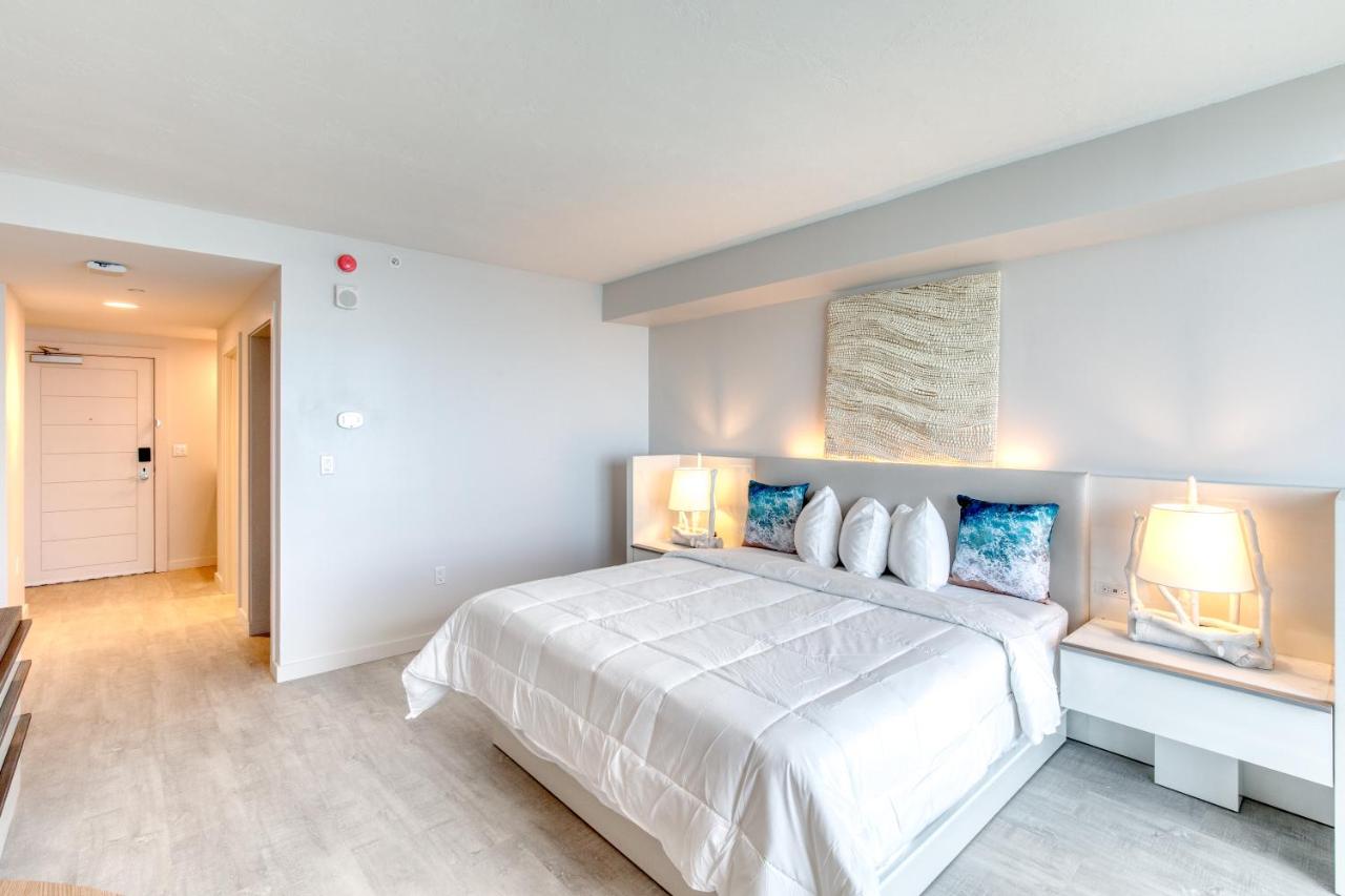 Superior King Room at Daytona Grande Oceanfront Resort