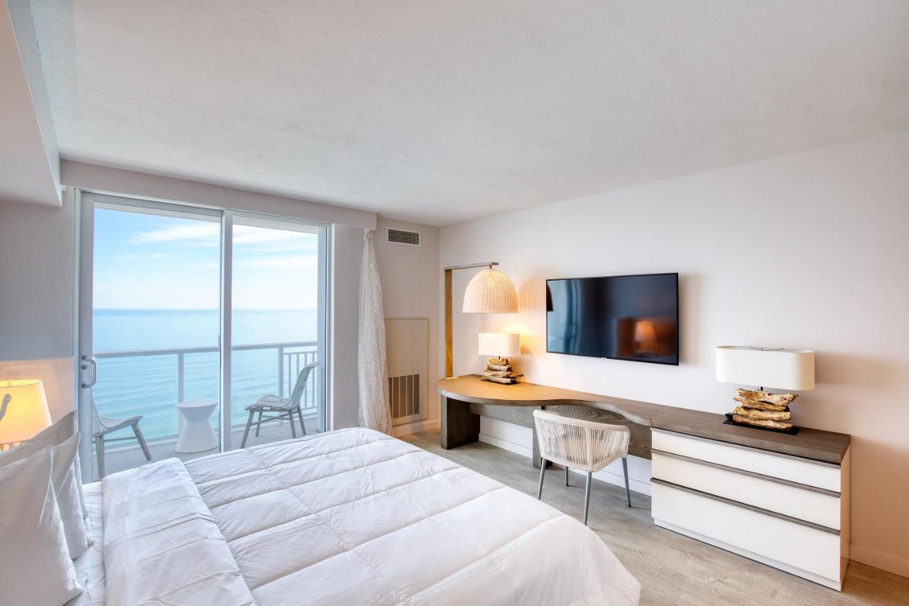 Superior King Room at Daytona Grande Oceanfront Resort
