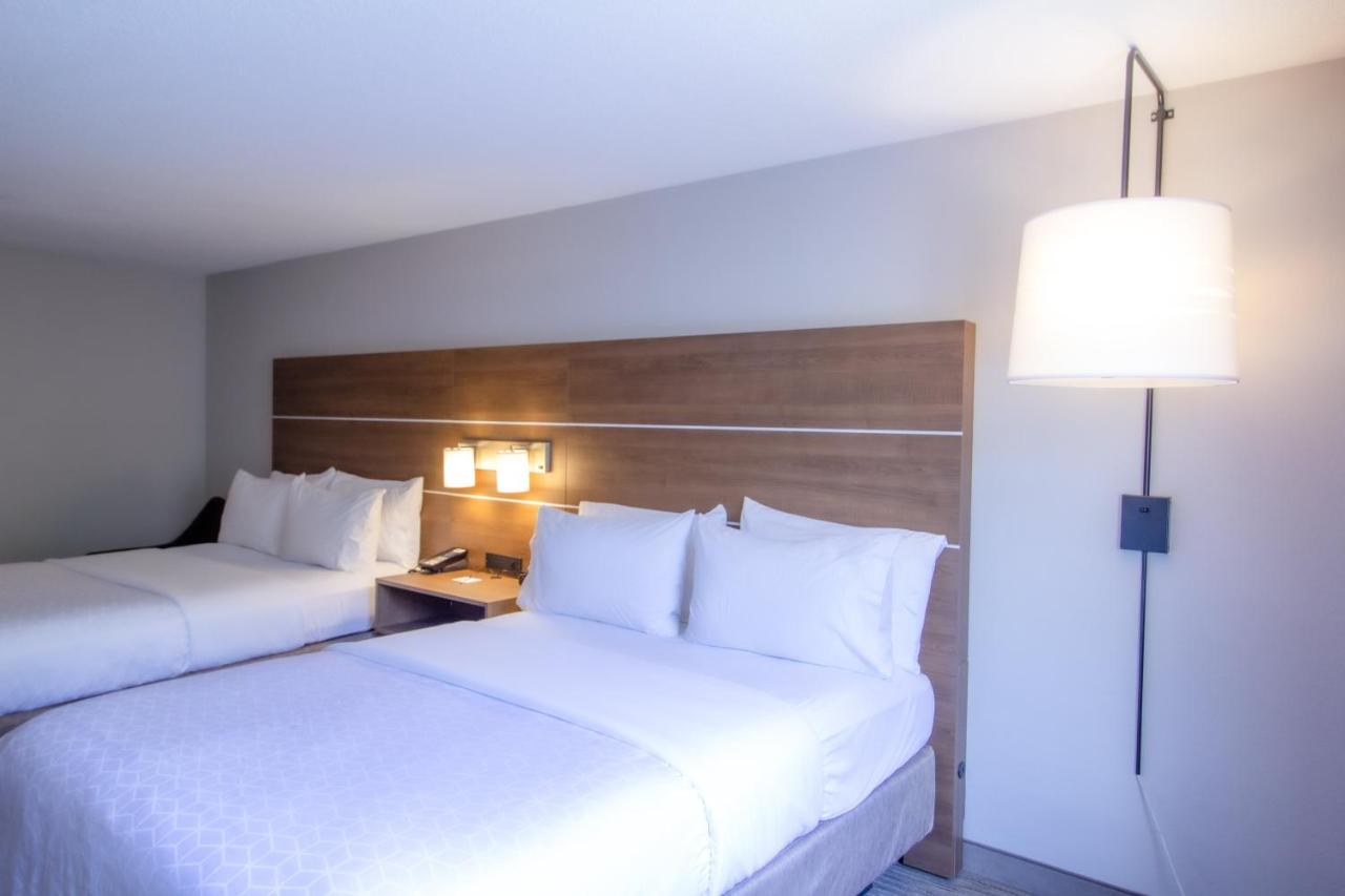 | Holiday Inn Express & Suites - Lincoln East - White Mountains, an IHG Hotel