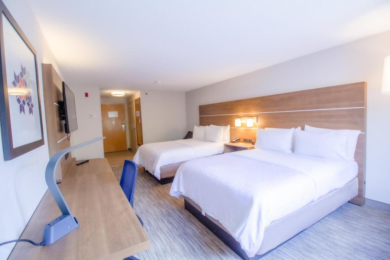 | Holiday Inn Express & Suites - Lincoln East - White Mountains, an IHG Hotel