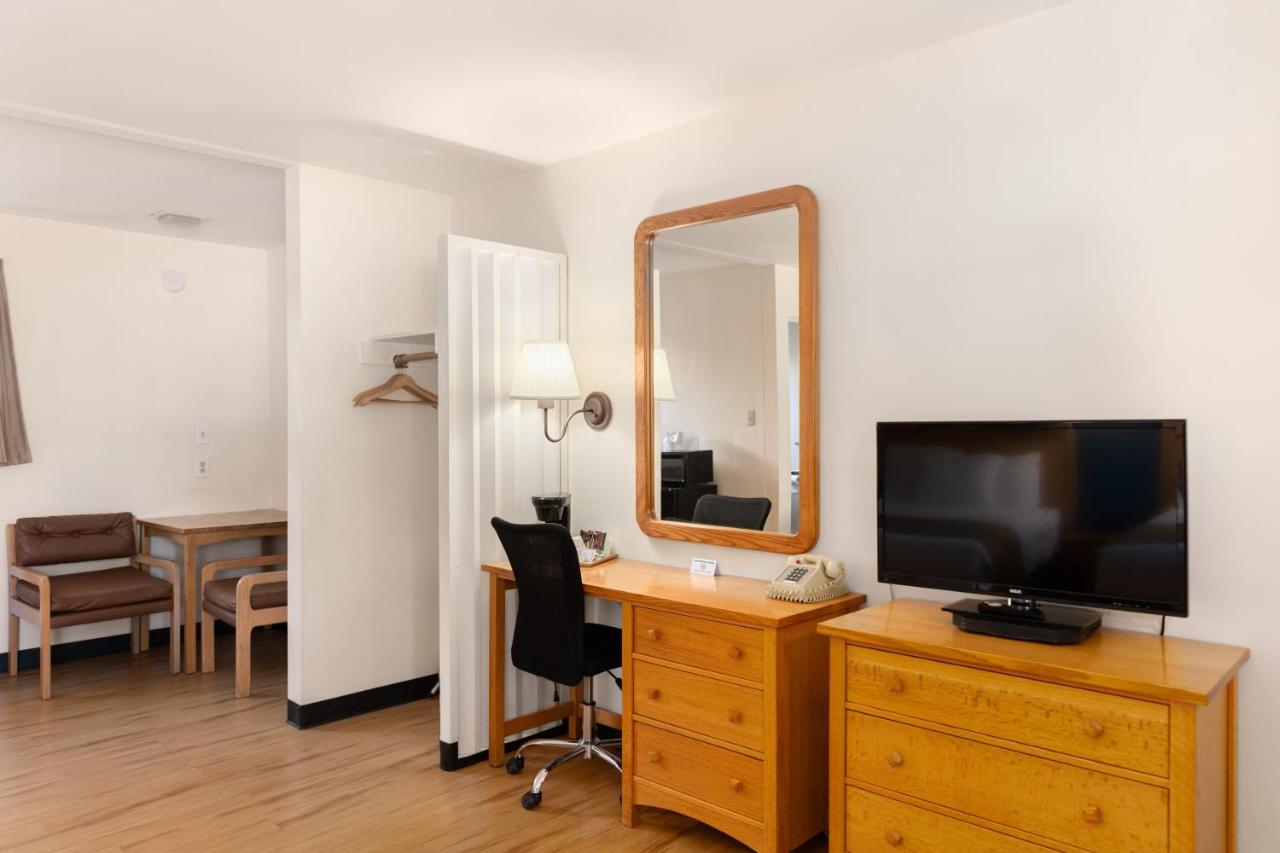 | Skylark Shores Resort