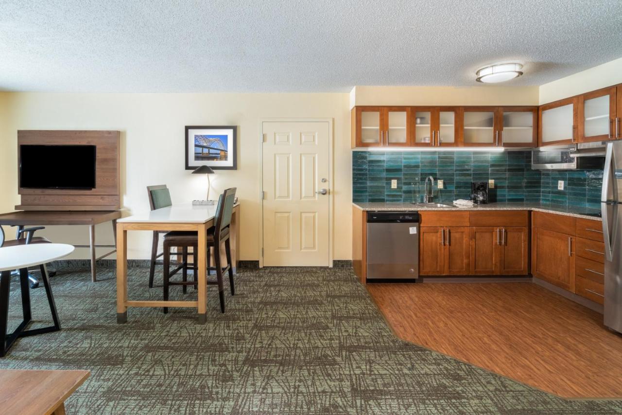 One-Bedroom Queen Suite with Two Queen Beds- Non-Smoking at Staybridge Suites Memphis - Poplar Ave East by IHG