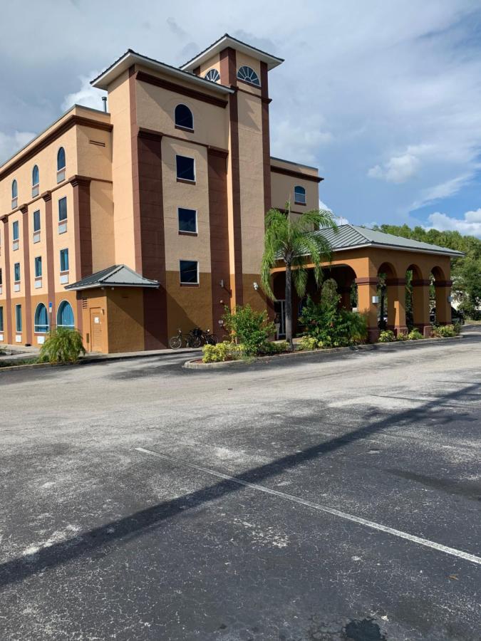  | Econolodge Wesley Chapel