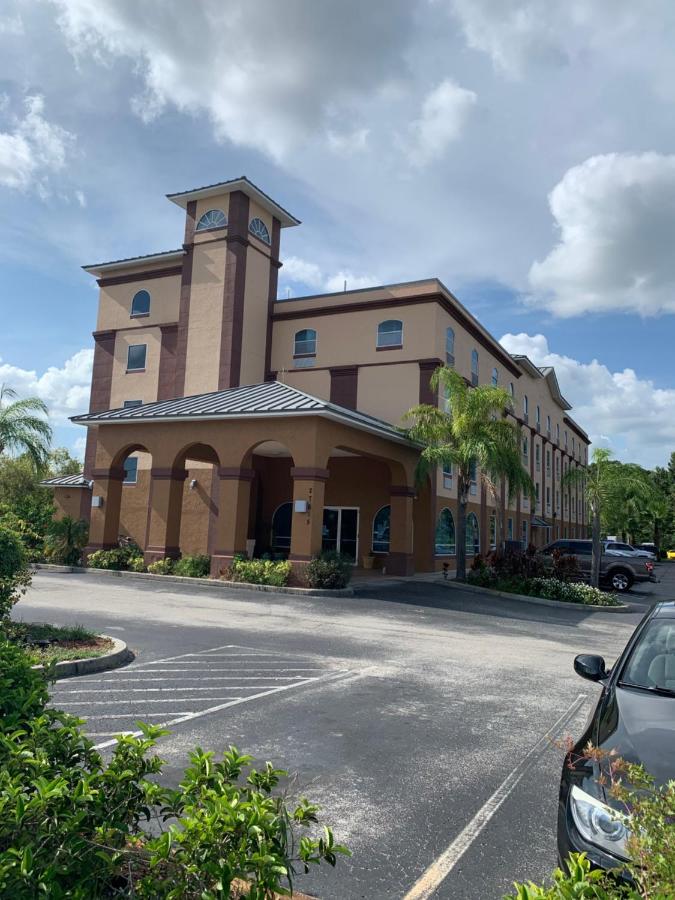  | Econolodge Wesley Chapel