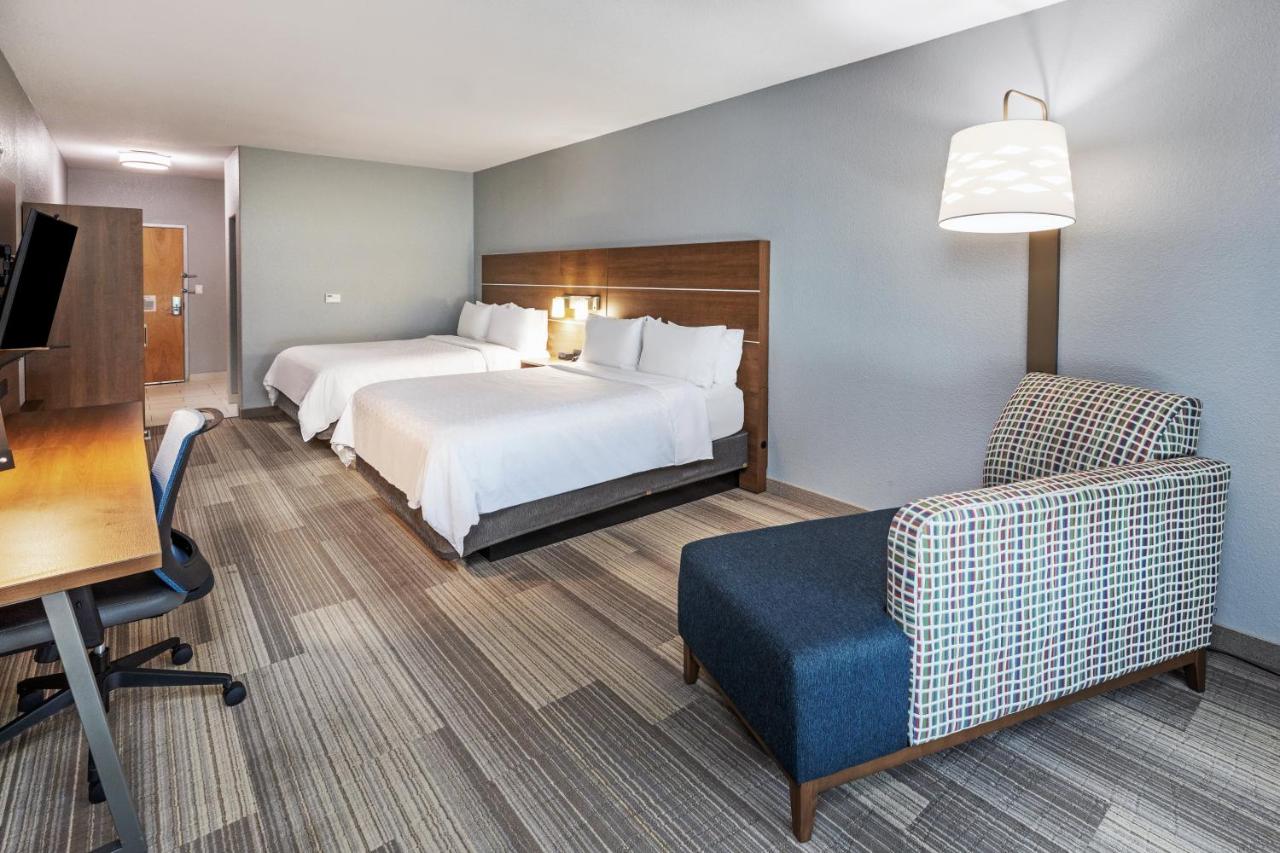 Queen Room with Two Queen Beds at Holiday Inn Express & Suites Austin NE - Hutto by IHG