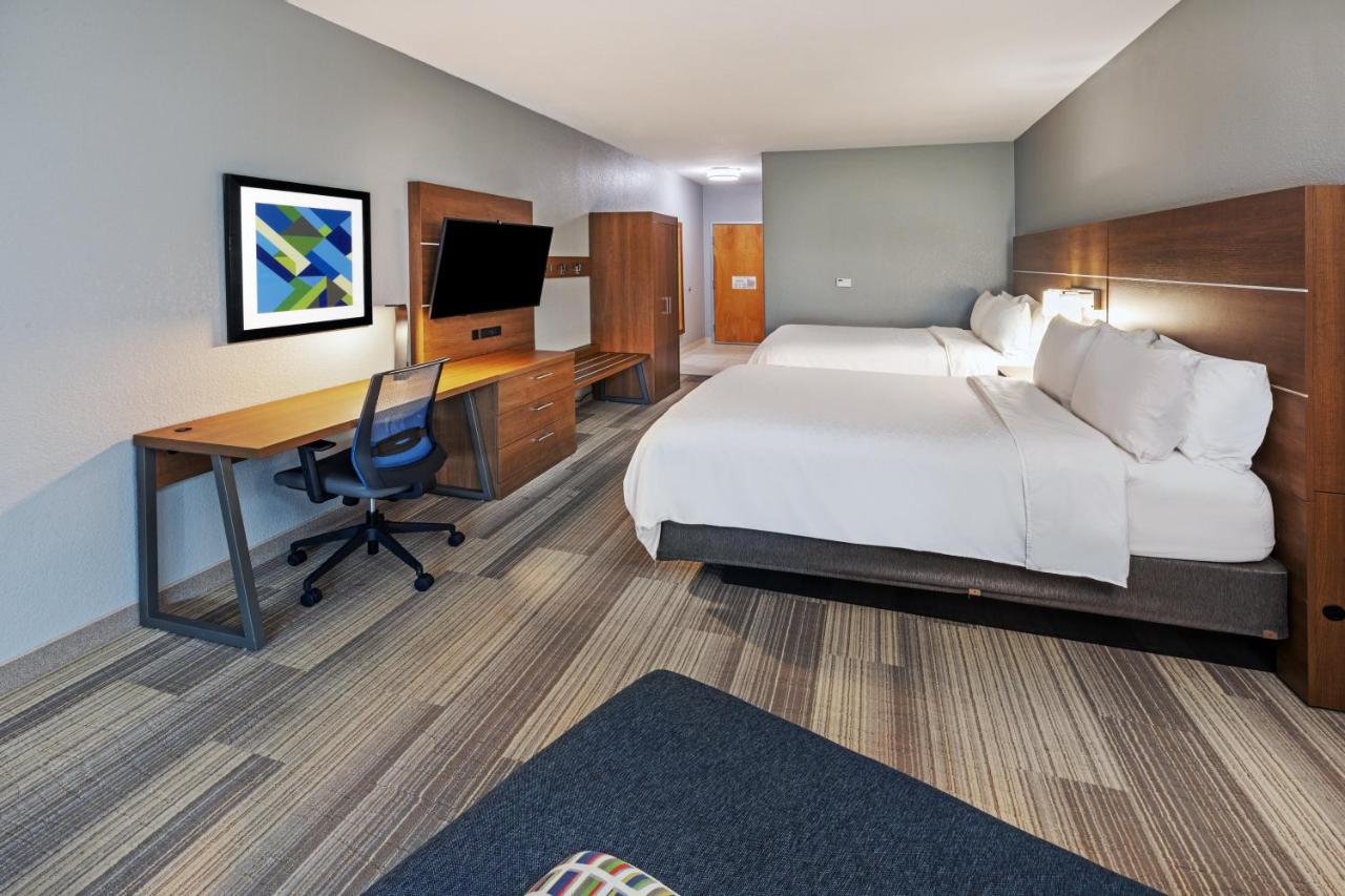 Queen Room with Two Queen Beds at Holiday Inn Express & Suites Austin NE - Hutto by IHG