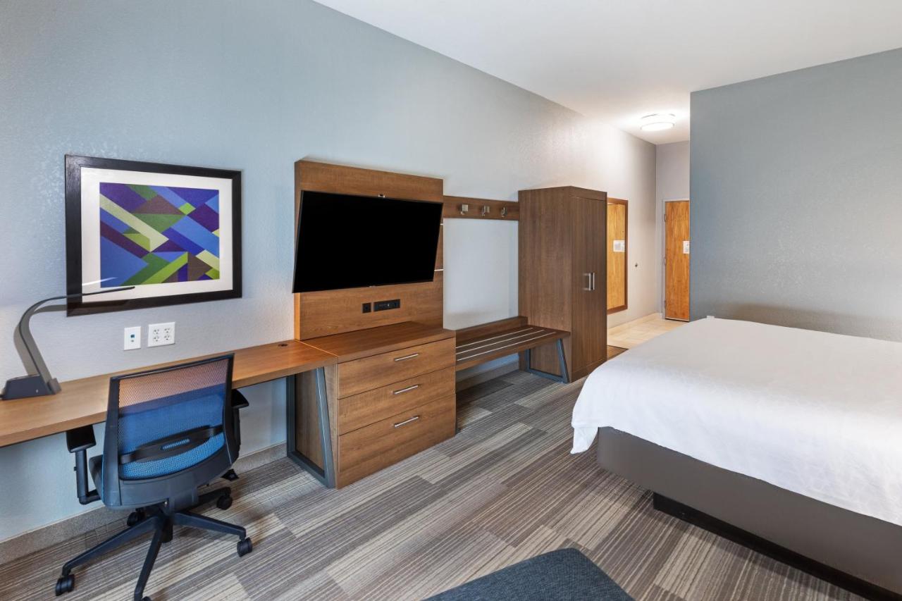 King Room at Holiday Inn Express & Suites Austin NE - Hutto by IHG