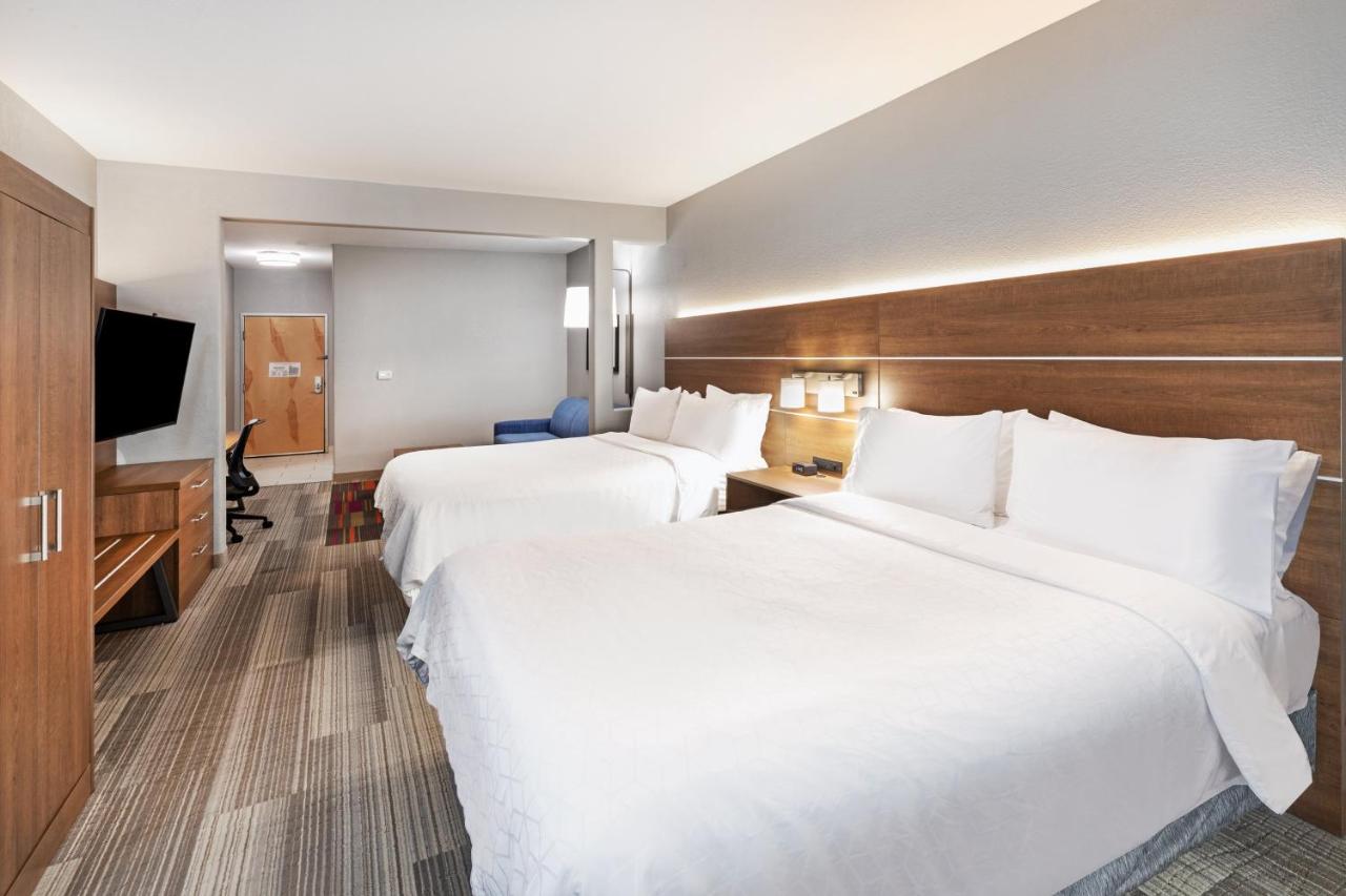 Queen Suite at Holiday Inn Express & Suites Austin NE - Hutto by IHG