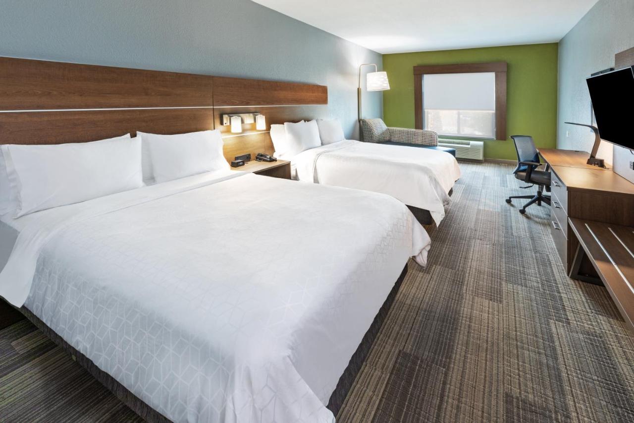 Queen Room with Two Queen Beds at Holiday Inn Express & Suites Austin NE - Hutto by IHG
