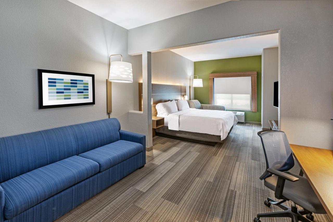 Suite - Mobility Access Roll in Shower/Non-Smoking at Holiday Inn Express & Suites Austin NE - Hutto by IHG