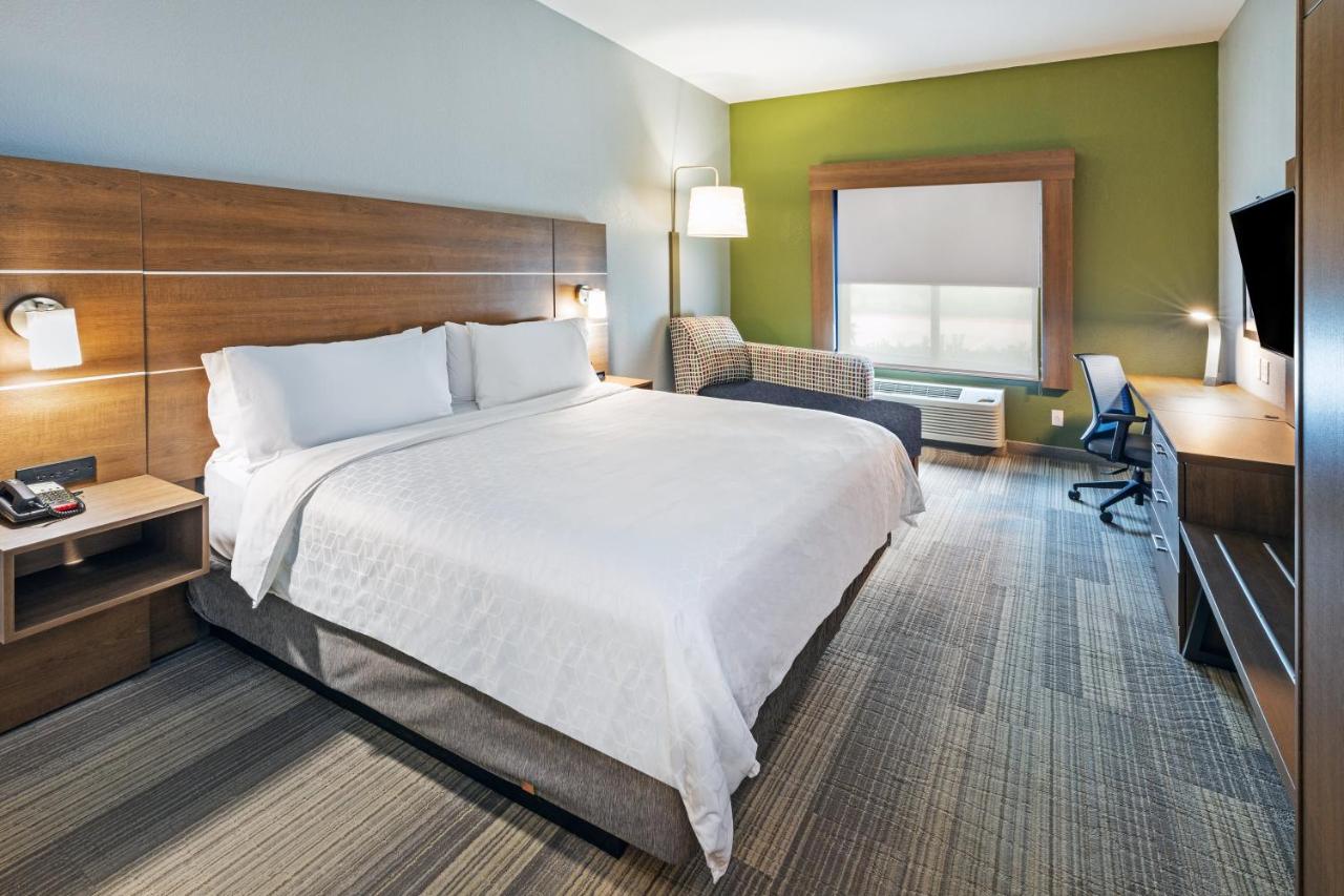 King Room at Holiday Inn Express & Suites Austin NE - Hutto by IHG