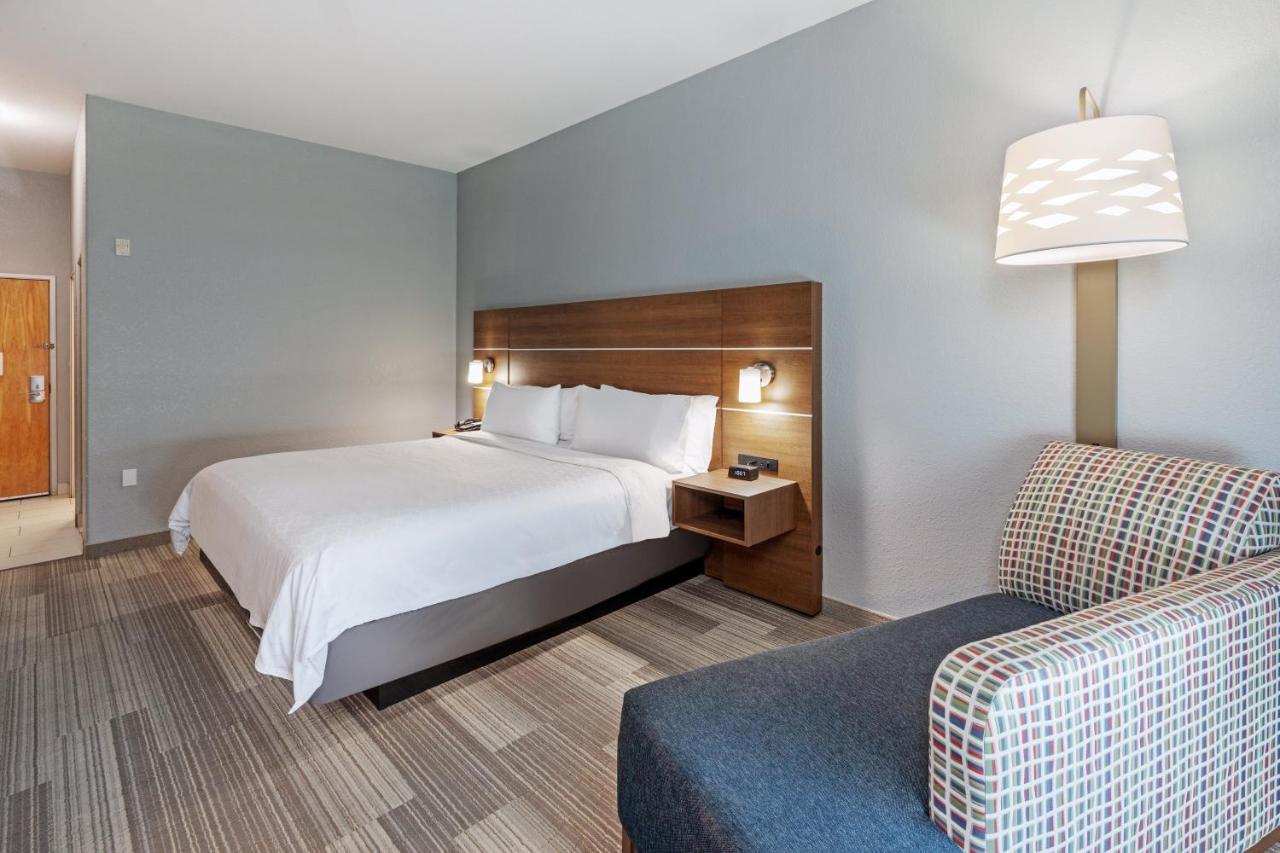 King Room at Holiday Inn Express & Suites Austin NE - Hutto by IHG