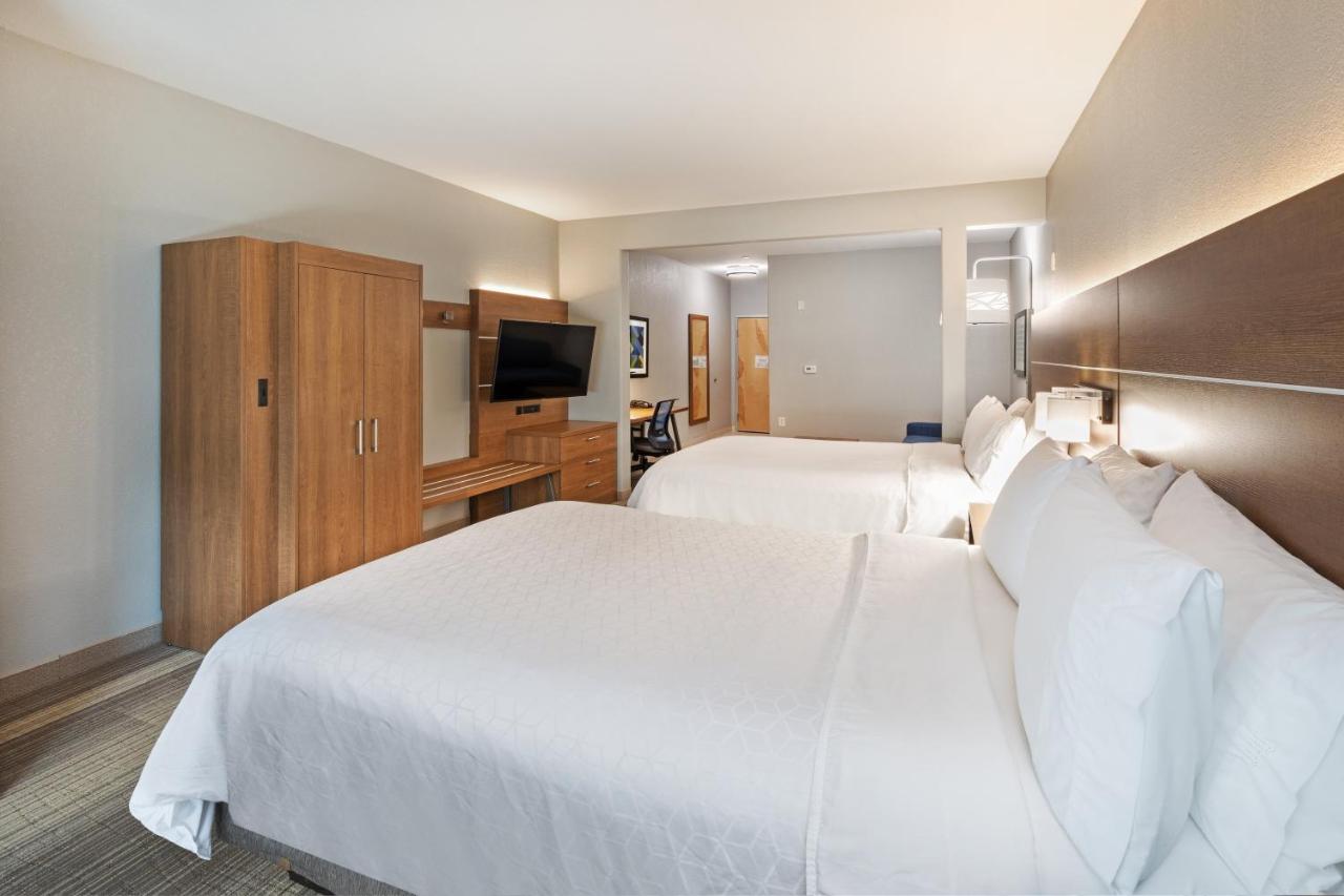 Queen Suite at Holiday Inn Express & Suites Austin NE - Hutto by IHG