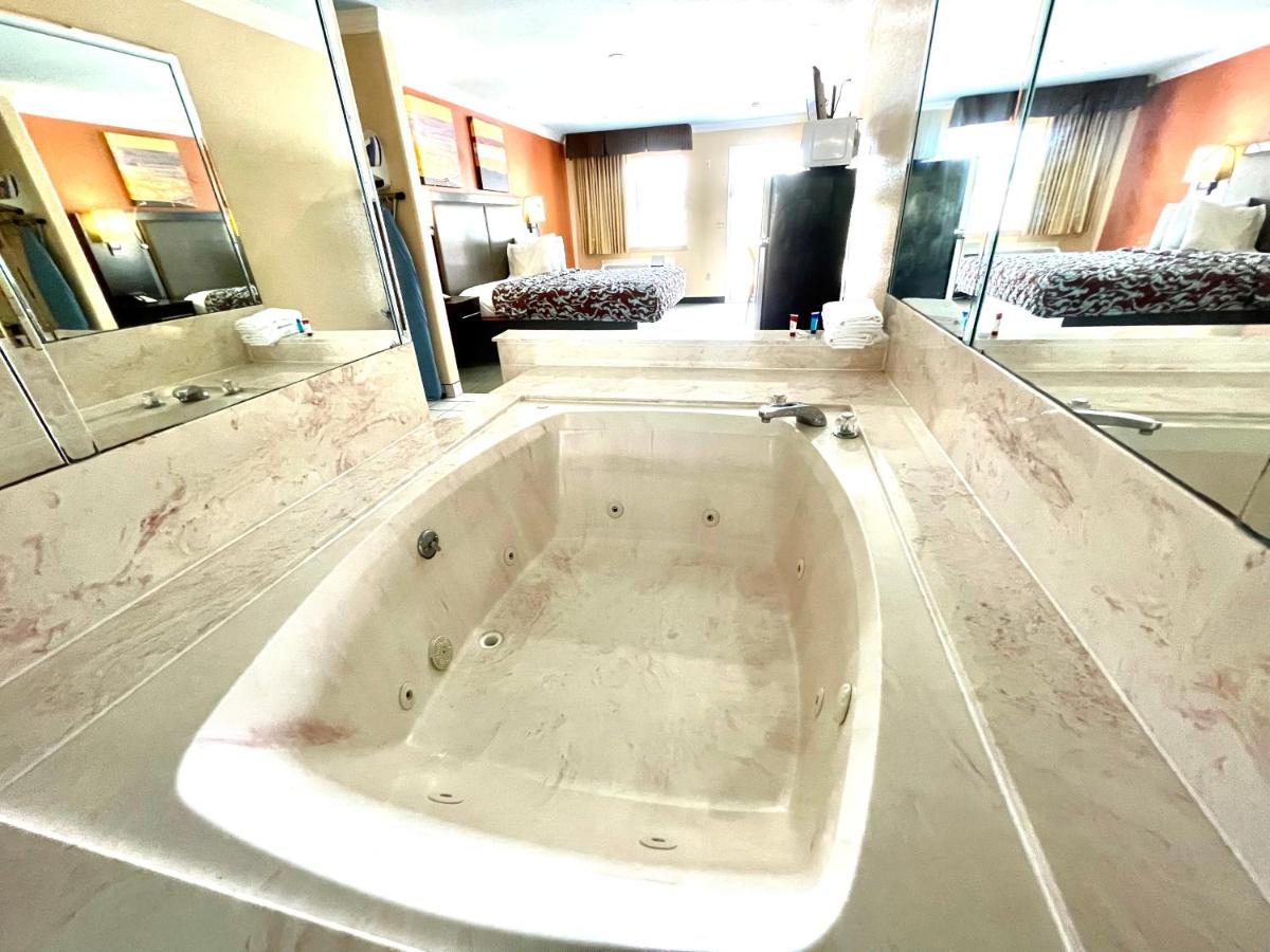 | Luxury Inn Liberty