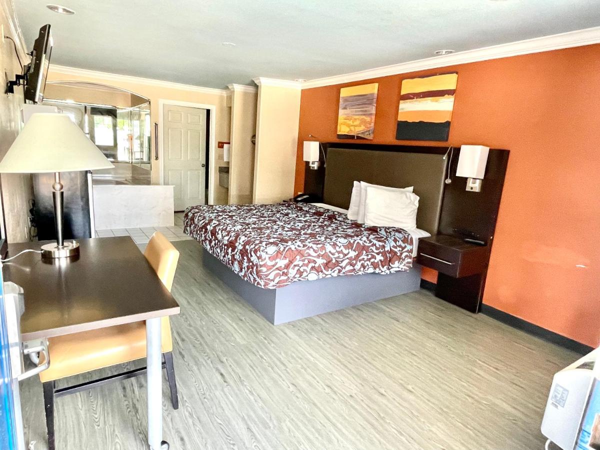 | Luxury Inn Liberty