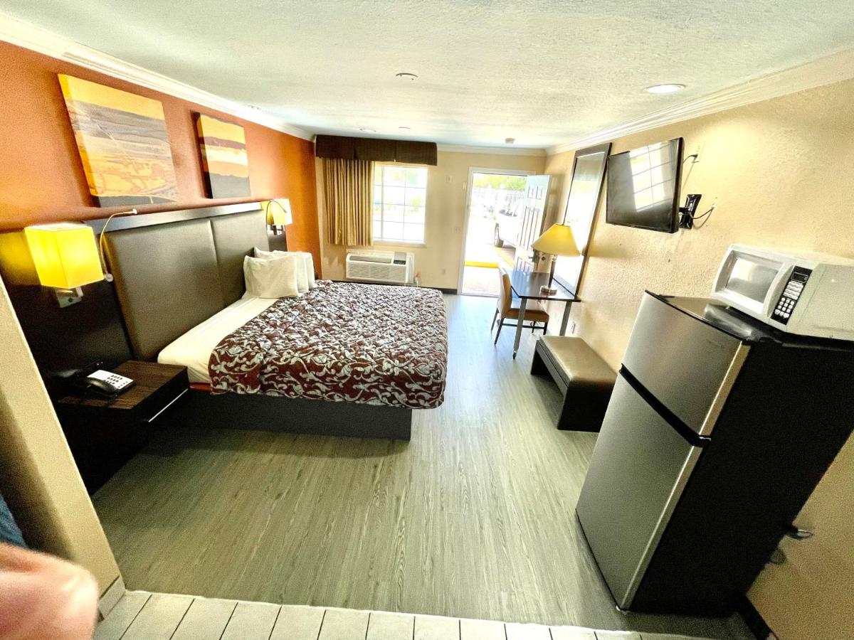 | Luxury Inn Liberty