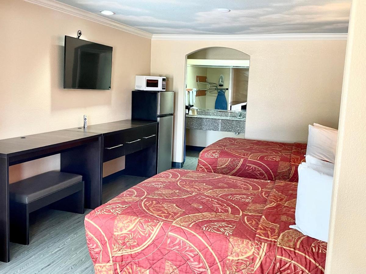 | Luxury Inn Liberty