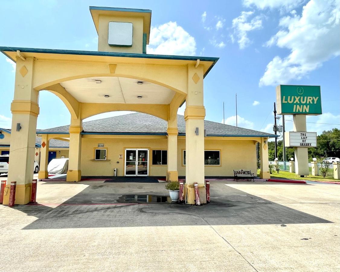 | Luxury Inn Liberty