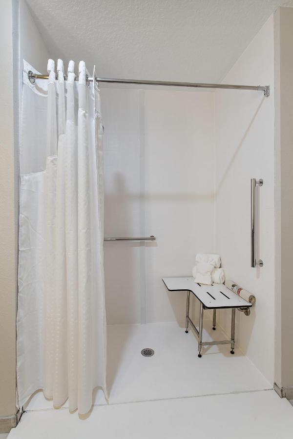 King Room - Hearing Accessible - Roll-in Shower at Holiday Inn Express St. Augustine - Vilano Beach by IHG