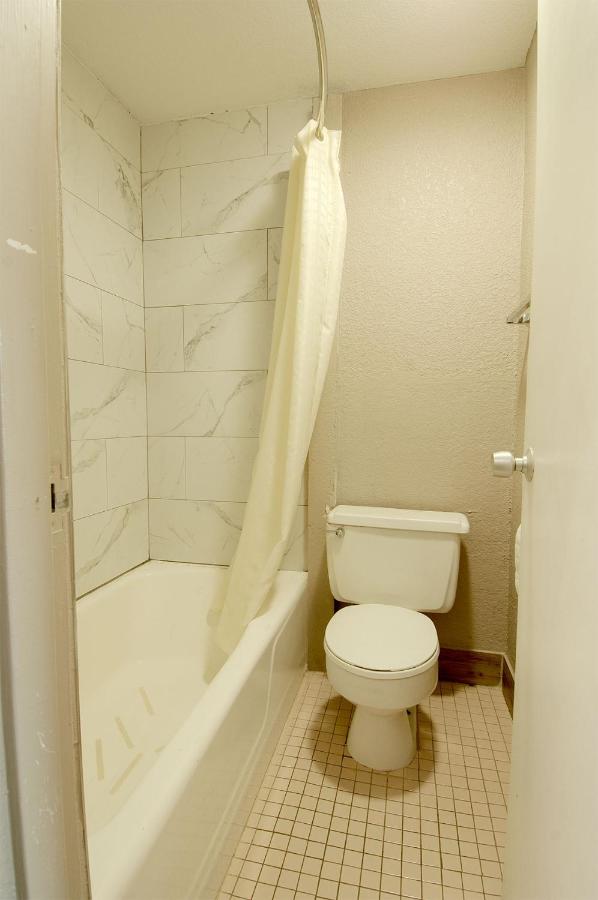  | Town and Country INN