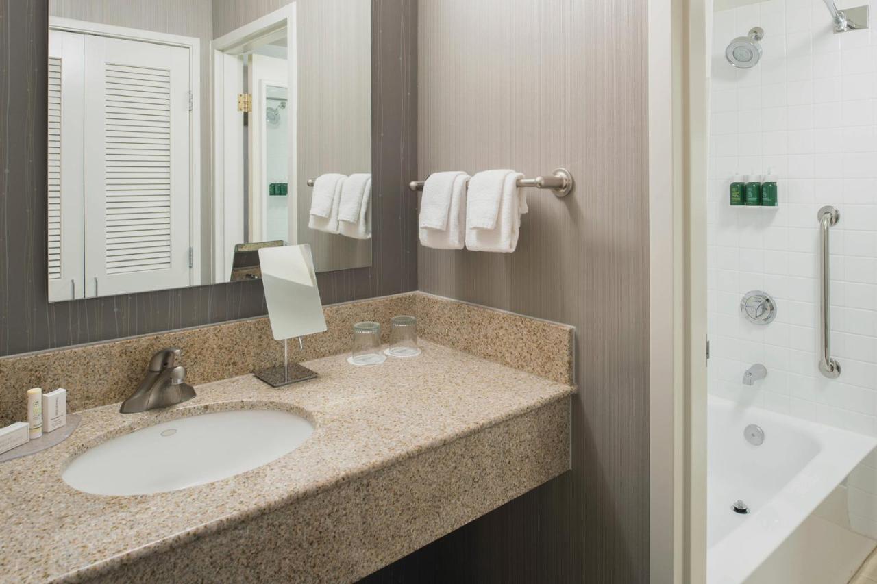 Two Bedroom Suite with Two Queen Beds at Sonesta Select Seattle Bellevue Redmond