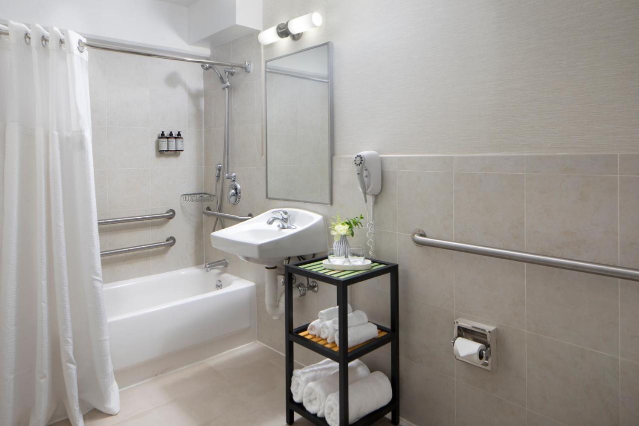 Double Room with Tub with Grab Bars - Mobility and Hearing Impaired Access/Non-Smoking at BEI San Francisco, Trademark Collection by Wyndham