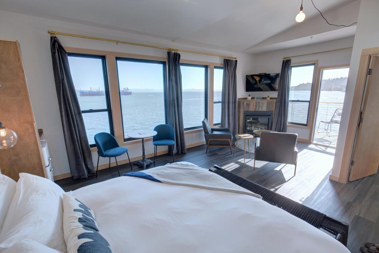 | Bowline Hotel