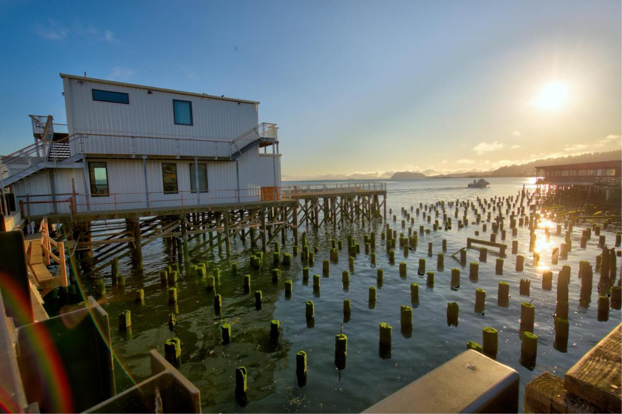 | Bowline Hotel