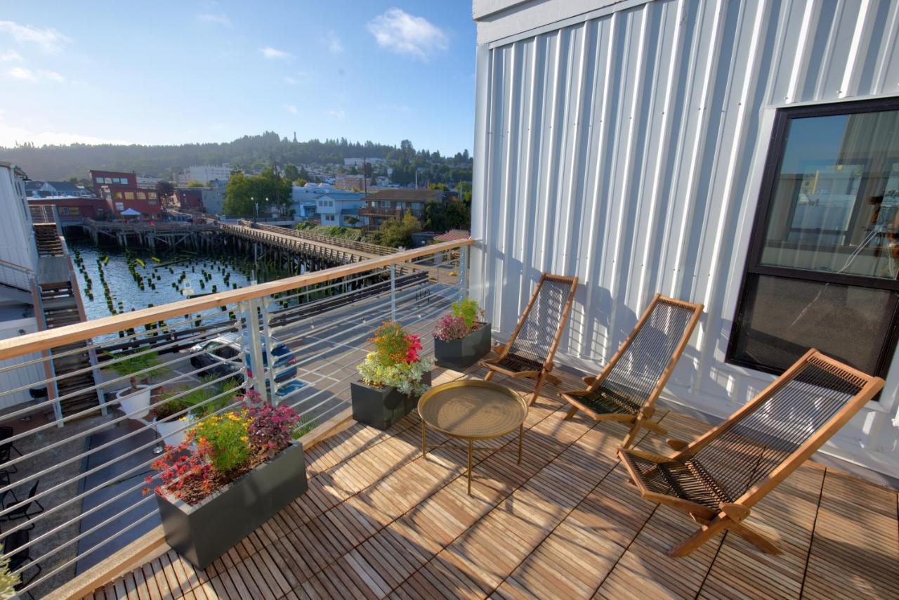 | Bowline Hotel