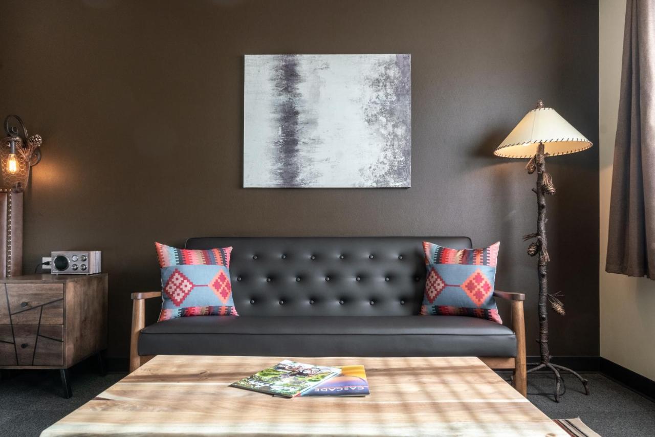 Bunk Crew King Pet Friendly at Campfire Hotel