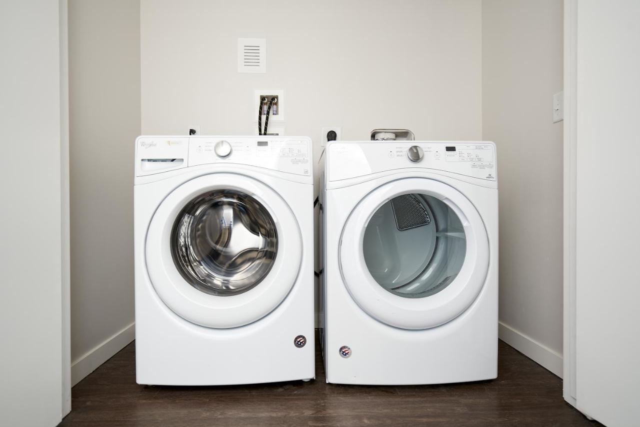 Deluxe Suite at Sonder at University Park