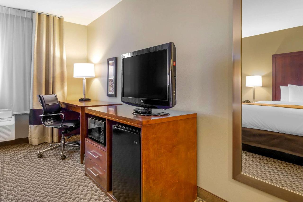 King Room at Comfort Inn Auburn - Seattle
