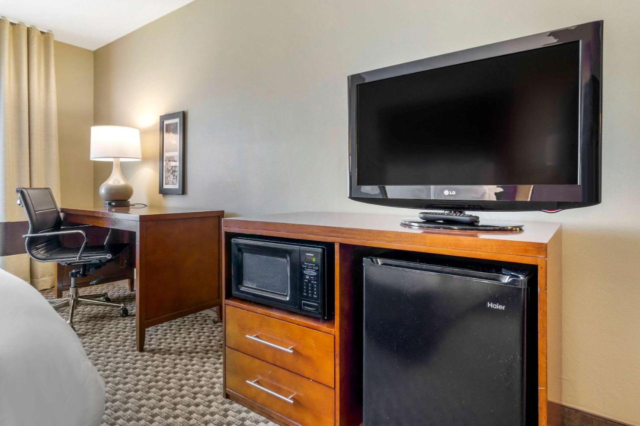 Queen Room with Two Queen Beds at Comfort Inn Auburn - Seattle