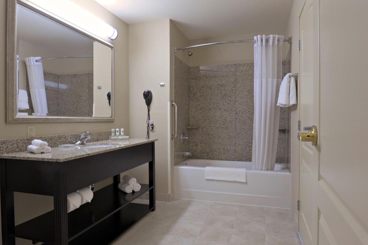 King Room at Country Inn & Suites by Radisson, Washington at Meadowlands, PA