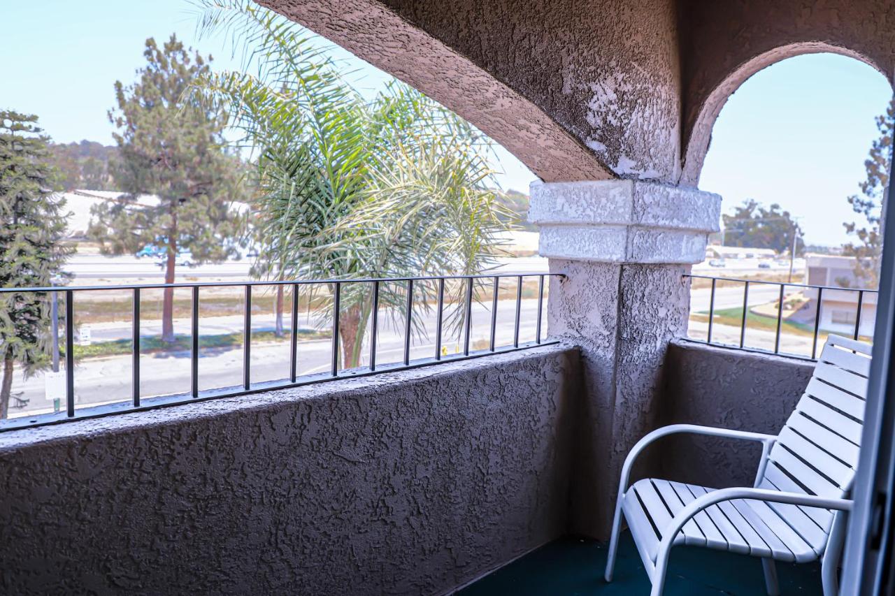 Suite, 1 King Bed with Sofa Bed, Balcony, Non Smoking at Quality Inn & Suites Camarillo - Oxnard